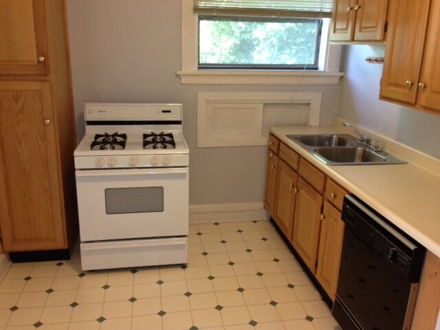 Kitchen - 3440 Shaw Ave