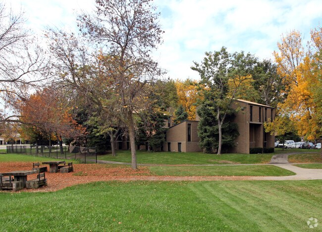 Foto del edificio - Pine Harbor Apartments