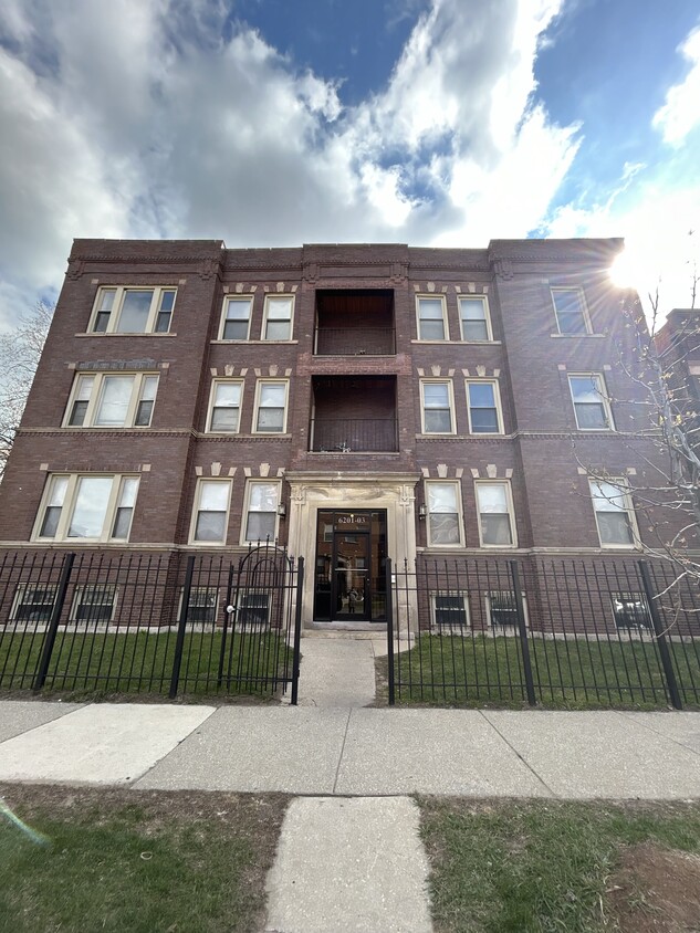 Primary Photo - 641 E 62nd St