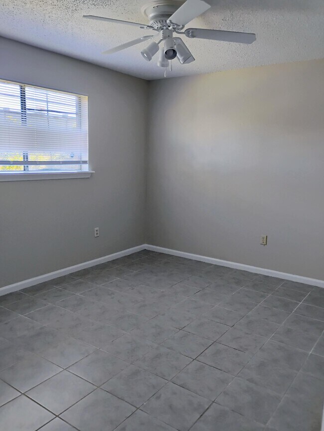Building Photo - 1714 Cedar Lake Dr