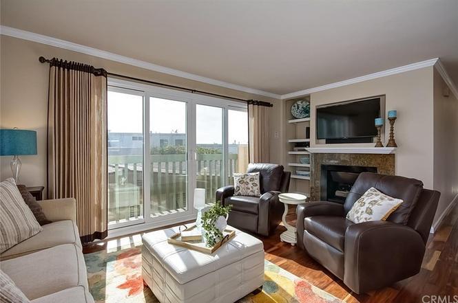 Family Room - 409 Arenoso Ln