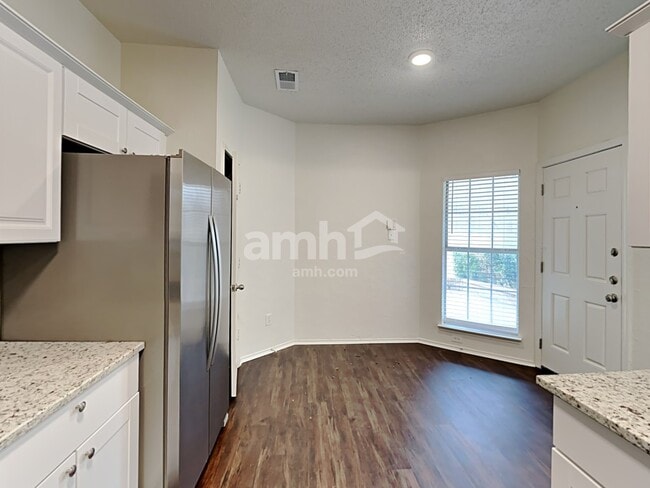 Foto del edificio - 4521 Mustang Dr