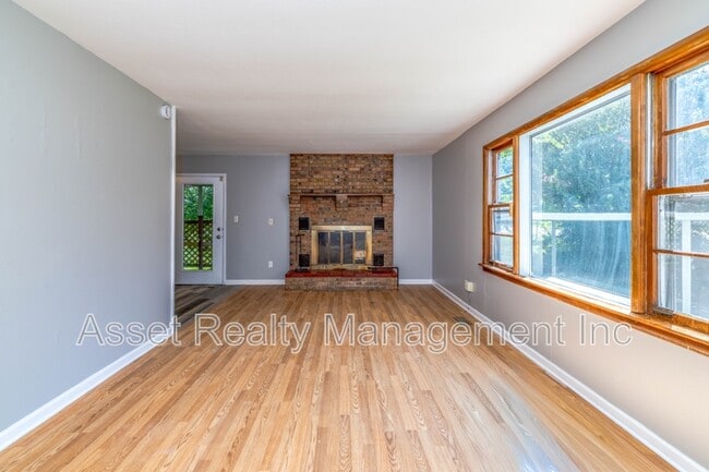Building Photo - 2139 W Gilbert Ln