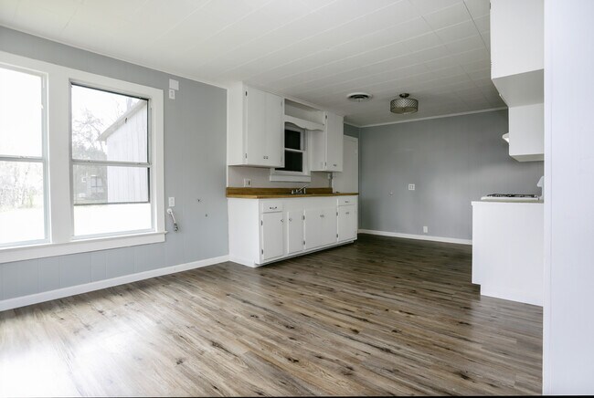 Building Photo - 2026 41st St