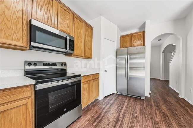 Foto del edificio - 4000 Hidden Meadow Ct