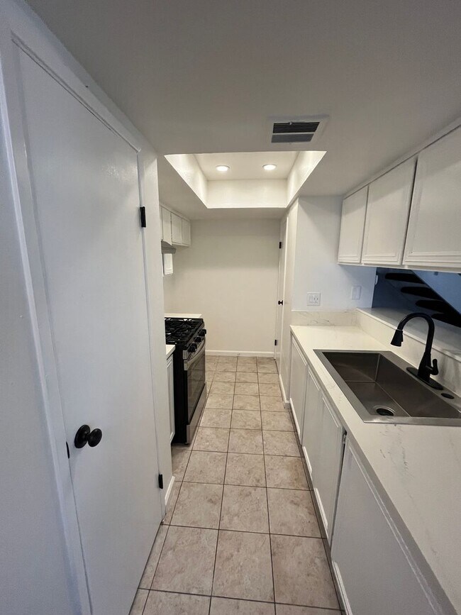 Foto del edificio - Spacious 2 Bedroom Condo/ Nicely Renovated in Azusa