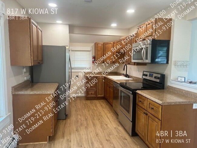 Building Photo - 817 W Kiowa St