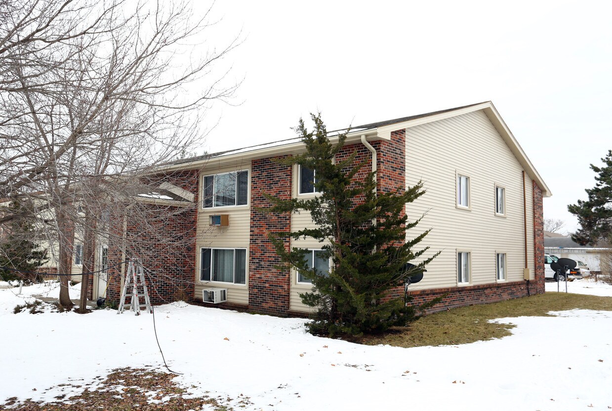 Building Photo - 608 NE 4th St
