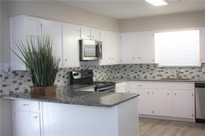 Foto del edificio - 2410 Royal Acres Dr