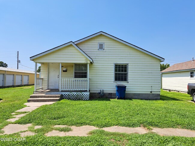 Building Photo - 1833 East Ave