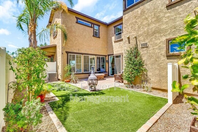 Building Photo - 2734 S Santa Rita