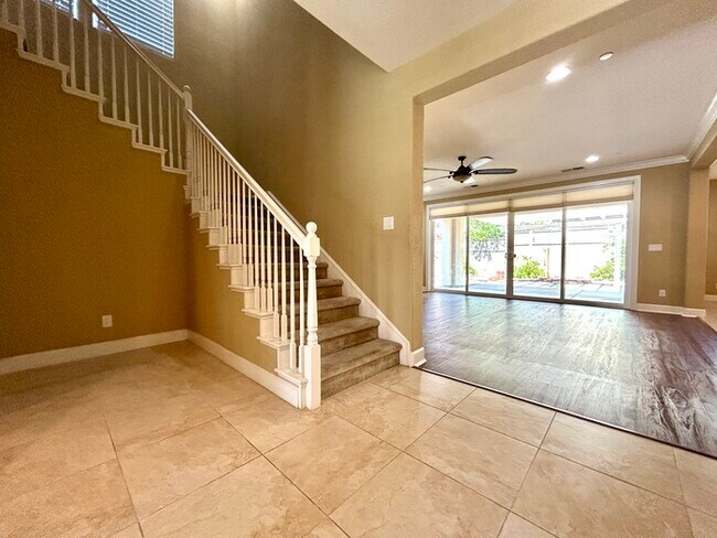 Building Photo - Beautiful Spacious 4 Bedroom Home PLUS bon...