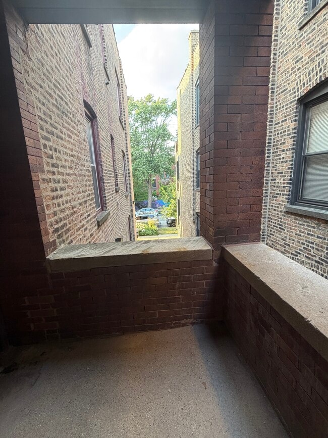 Building Photo - 2533 W Cortez St