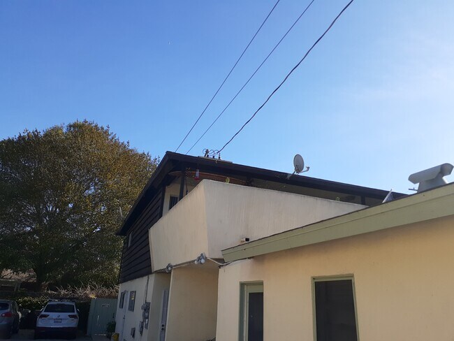 upstairs unit with large patio - 1514 Penmar Ave