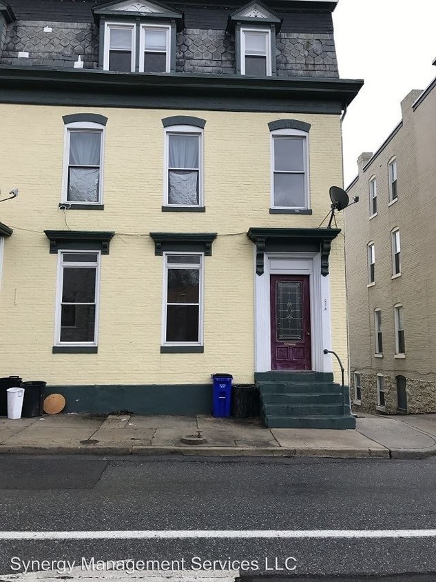 Primary Photo - 212 Summit Ave