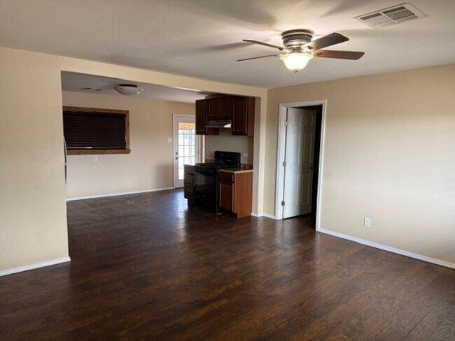 Building Photo - 2913 N Mann Dr
