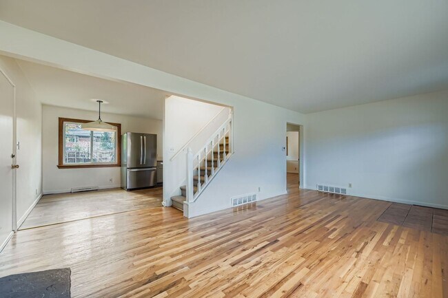 Foto del edificio - 4-bed, 2-bath brick home in highly sought-...