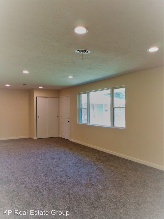 Building Photo - 730-748 N Nelson Rd