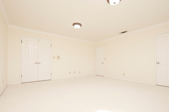 Building Photo - 1430 Lovell Ave