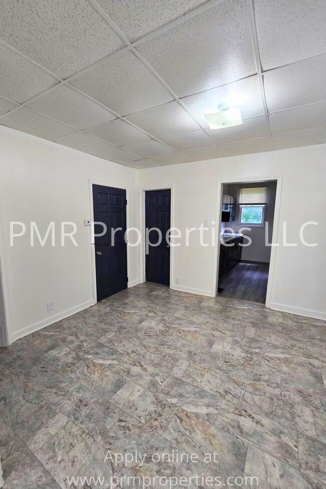 Building Photo - 2 Bedroom/ 1 Bathroom House
