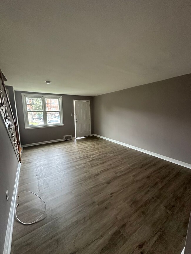 Building Photo - 3 Bed, 1 Bath Townhome in Darby