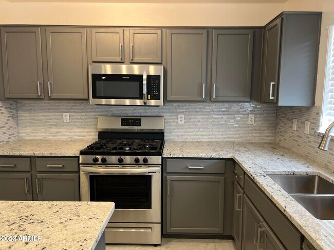 Foto del edificio - 12421 W Pershing St