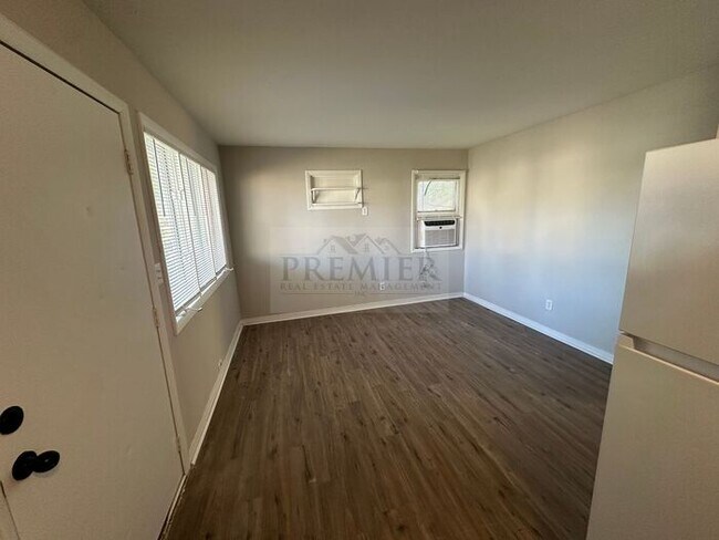 Foto del edificio - 6111 E 153rd St #B, Grandview, MO 64030 2B 1B - rent $895 / Move in ready/