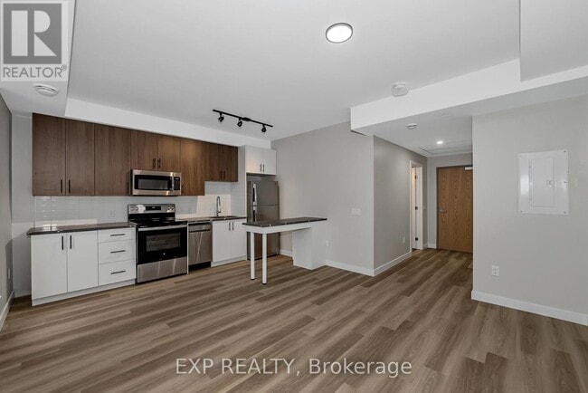 Building Photo - 211 Armstrong St