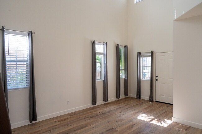 Foto del edificio - 15747 Roan Rd