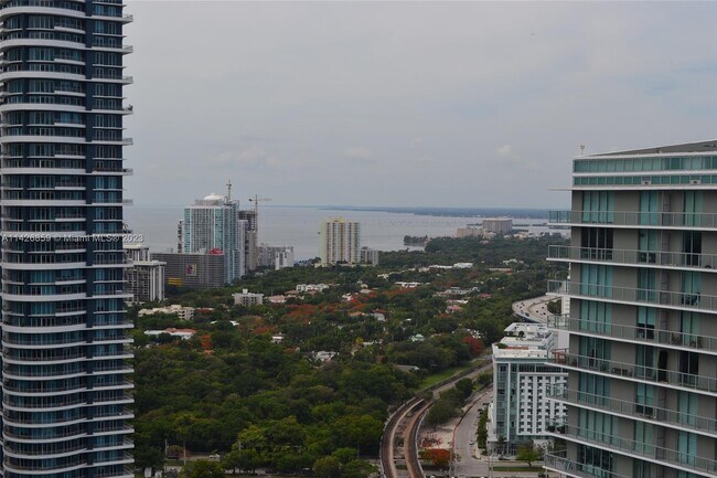 Foto del edificio - 1370 Washington Ave