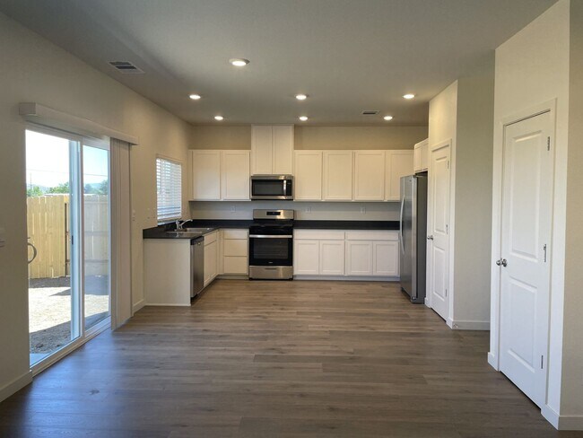 Foto del edificio - Newer Build Home in Lemmon Valley