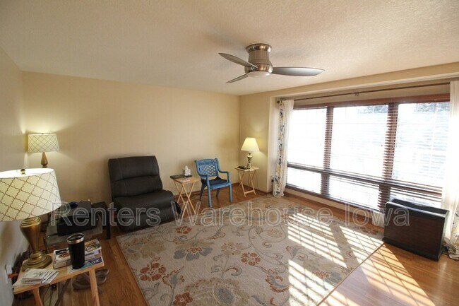 Building Photo - 15006 Rosewood Dr