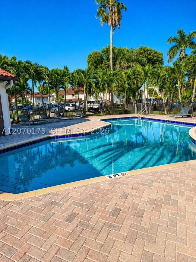 Foto del edificio - 550 NW 82nd Ct