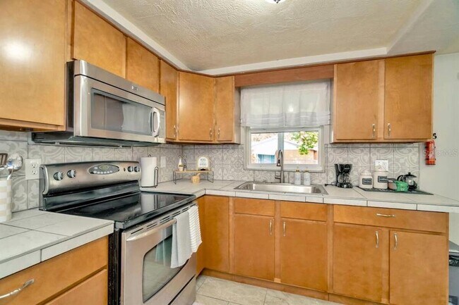 Building Photo - 8937 Catalina Dr