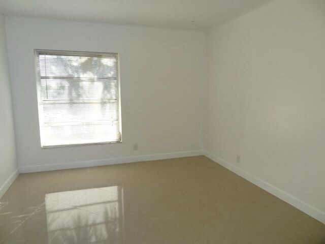 Foto del edificio - 460 NW 20th St