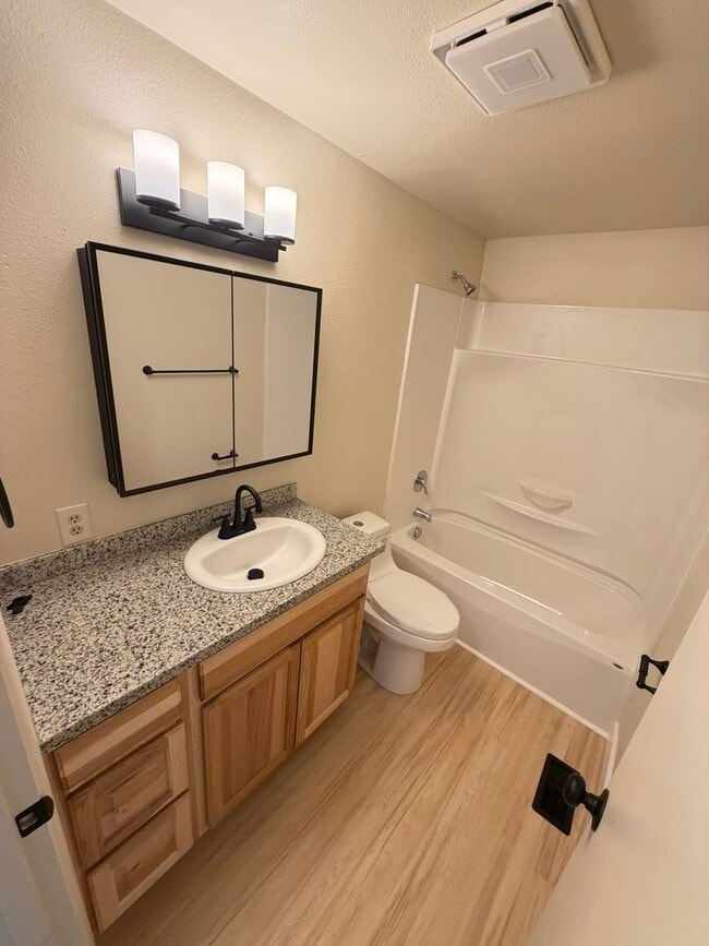 Building Photo - Newly Remodeled 2 Bedroom with Fenced yard!