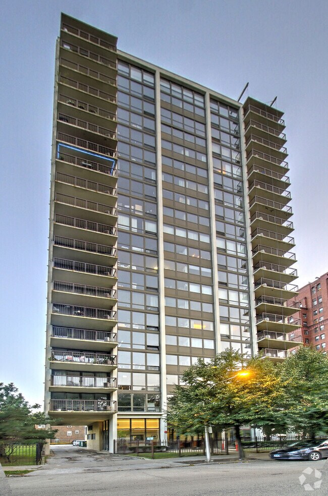 Building Photo - 6701 S Crandon Ave
