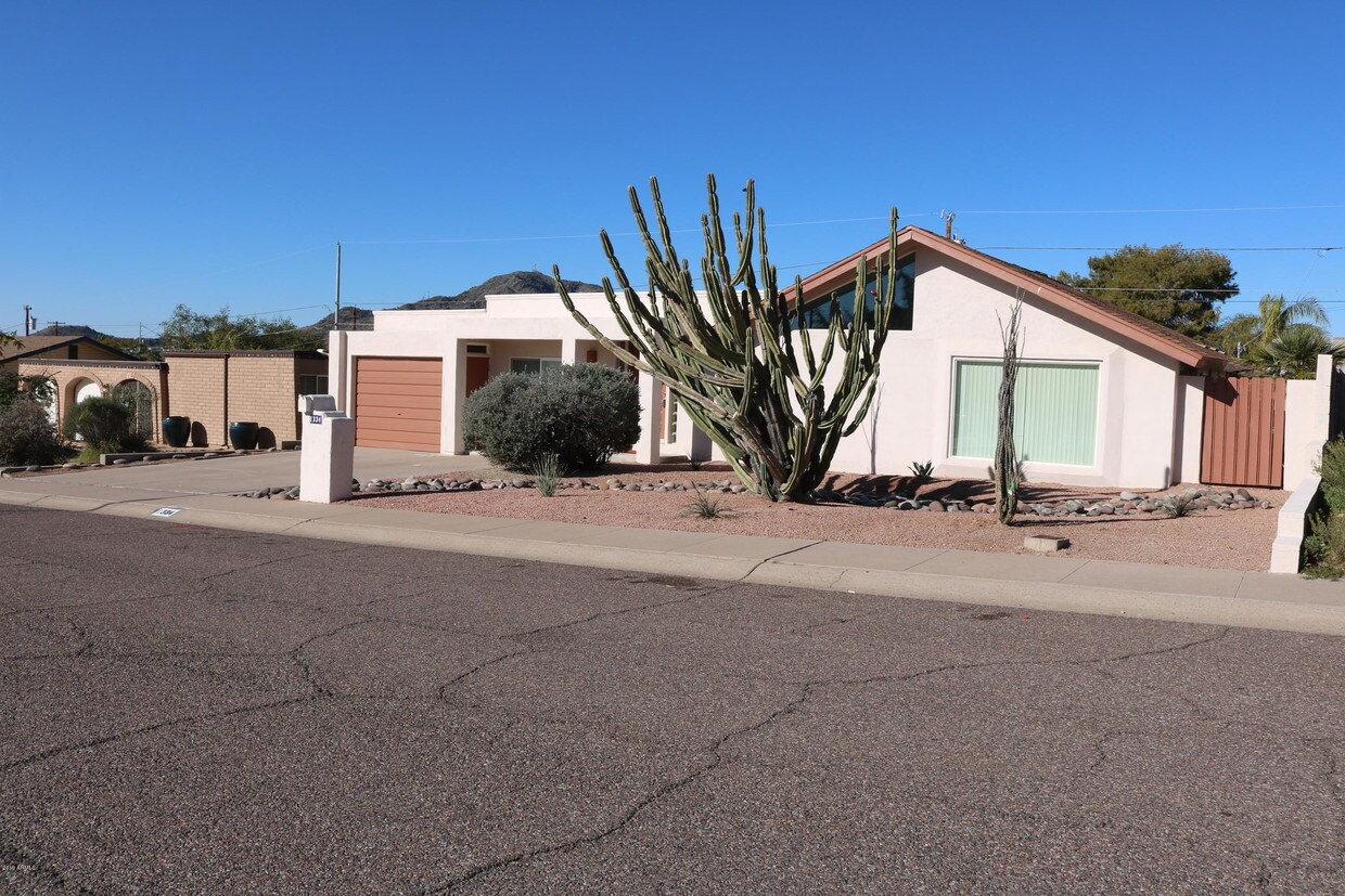 Primary Photo - 1334 E Puget Ave