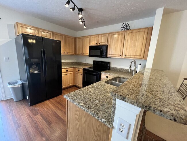 Foto del edificio - 2 Bedroom Townhome Near Lenox Village!