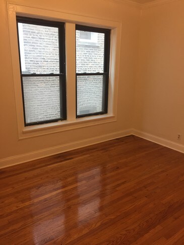 Building Photo - 1226 W North shore Ave
