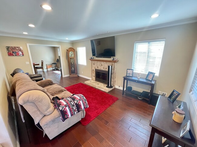 Living room - 2748 Andreo Ave