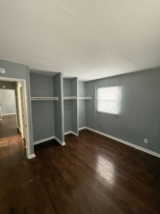 Building Photo - Accepting Housing Voucher! 3 Bed 1 Bath!