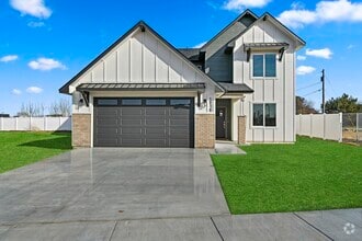 Building Photo - 16542 Red Oak Dr
