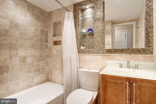 Foto del edificio - 2501 Calvert St NW