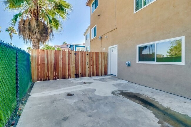 Building Photo - 4774-80 W Point Loma Blvd
