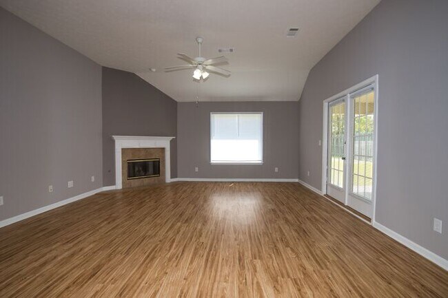 Building Photo - Beautiful 4 Bedroom with Vaulted Ceilings!