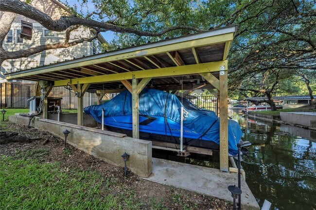 Building Photo - 106 Lakeview