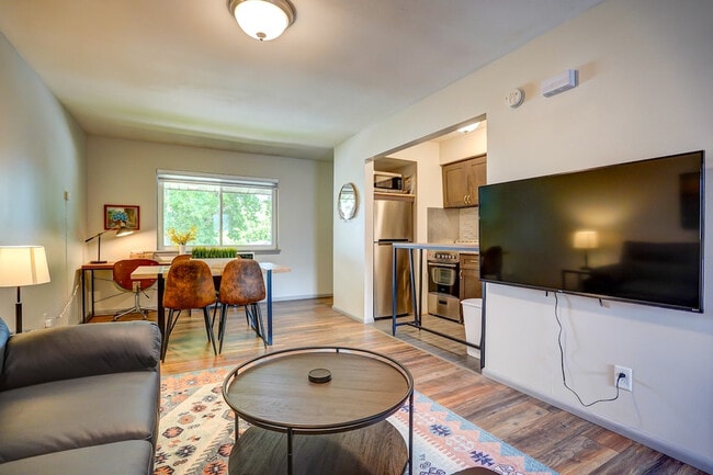 Foto del edificio - 407 S 94th Pl