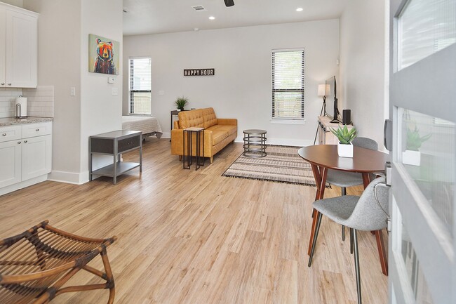 Building Photo - 1104 Arizona St