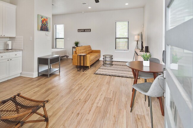 Building Photo - Available late February!! Gorgeous 1/1 in ...